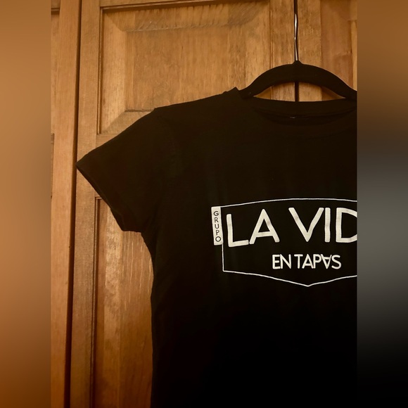 Women’s La Group La Vida en Tapas Approx Sz S White & Black Graphic T-Shirt - Picture 2 of 10